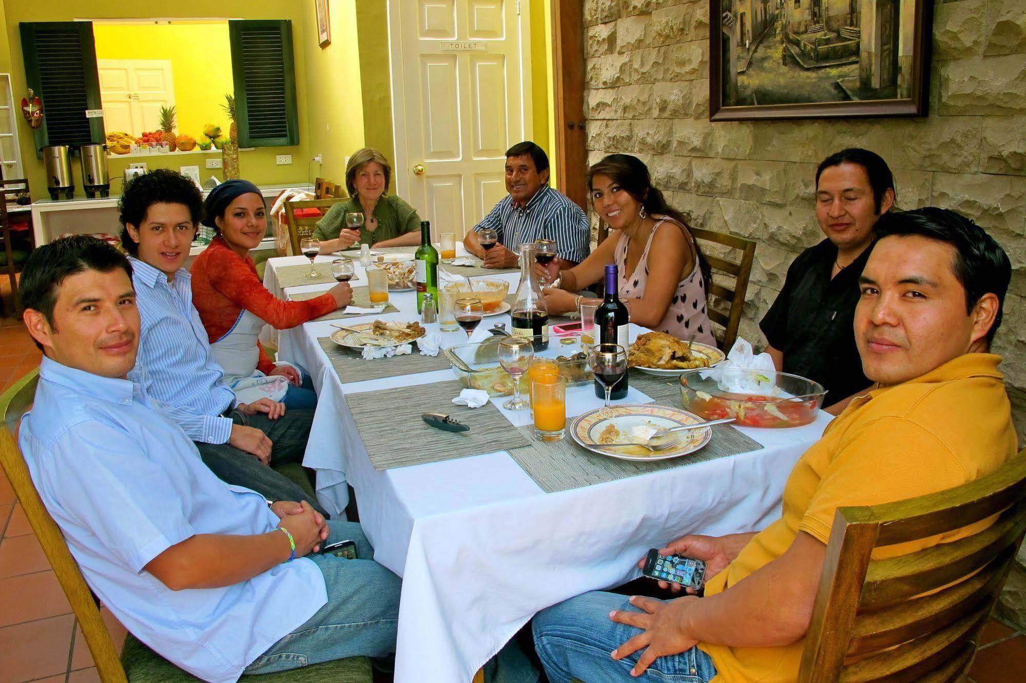 Hotel Cayman Quito Bagian luar foto